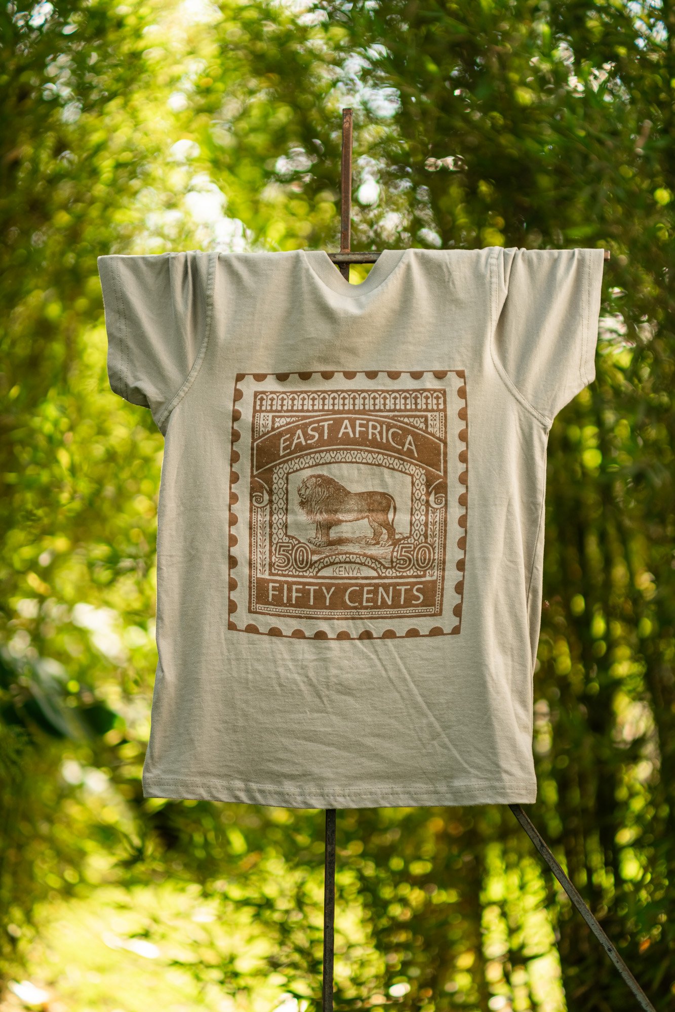 Lion Brown print on clay t-shirt