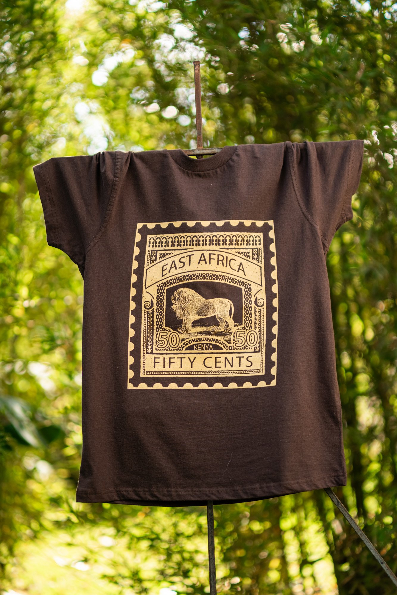 Lion Sand print on brown t-shirt
